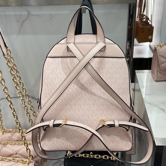 MICHAEL KORS JAYCEE MEDIUM BACKPACK
LIGHT POWDER BLUSH SIGNATURE COLOR - Picture 3 of 16